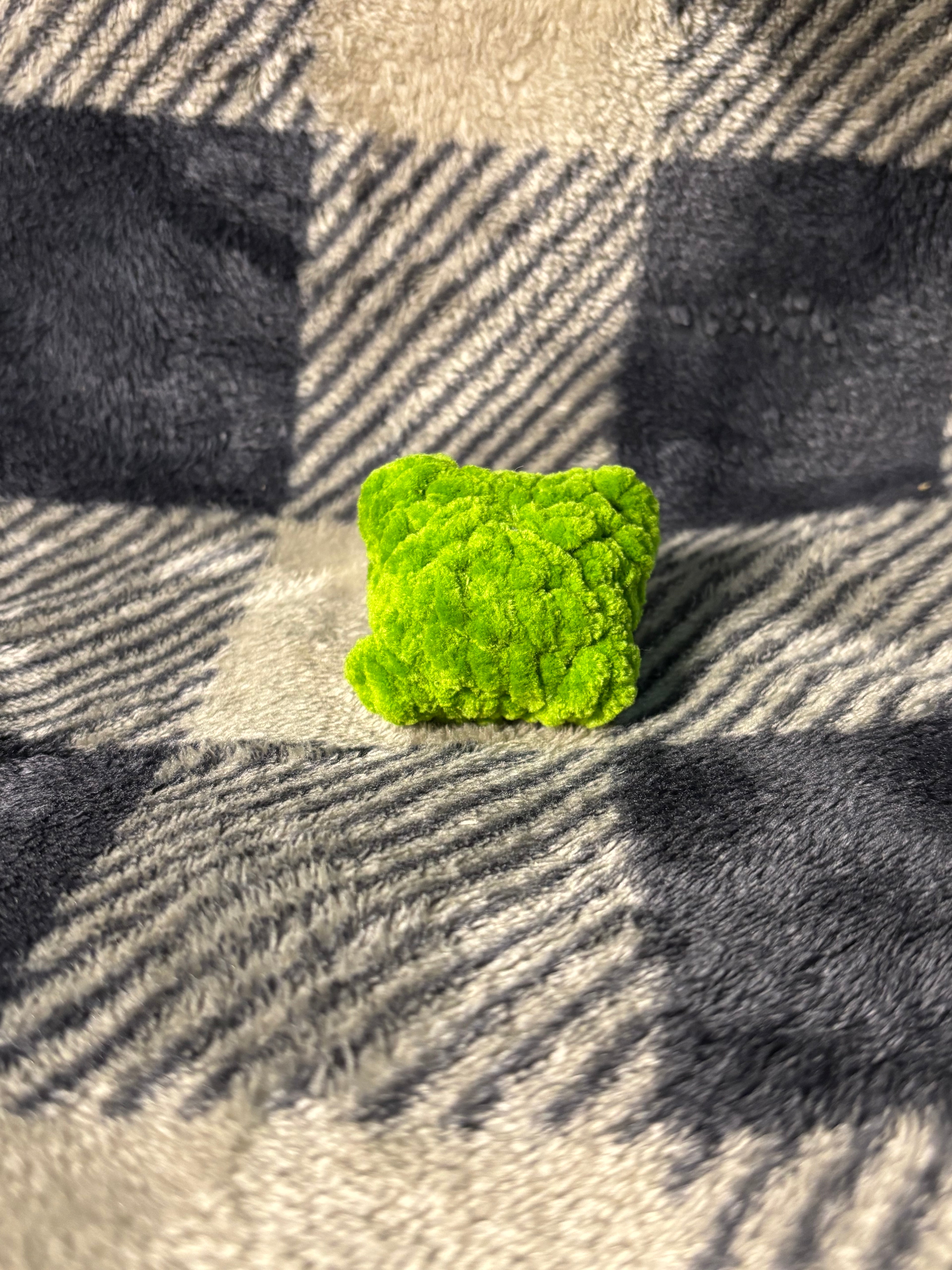 Pocket Grumpy Frog Familiar