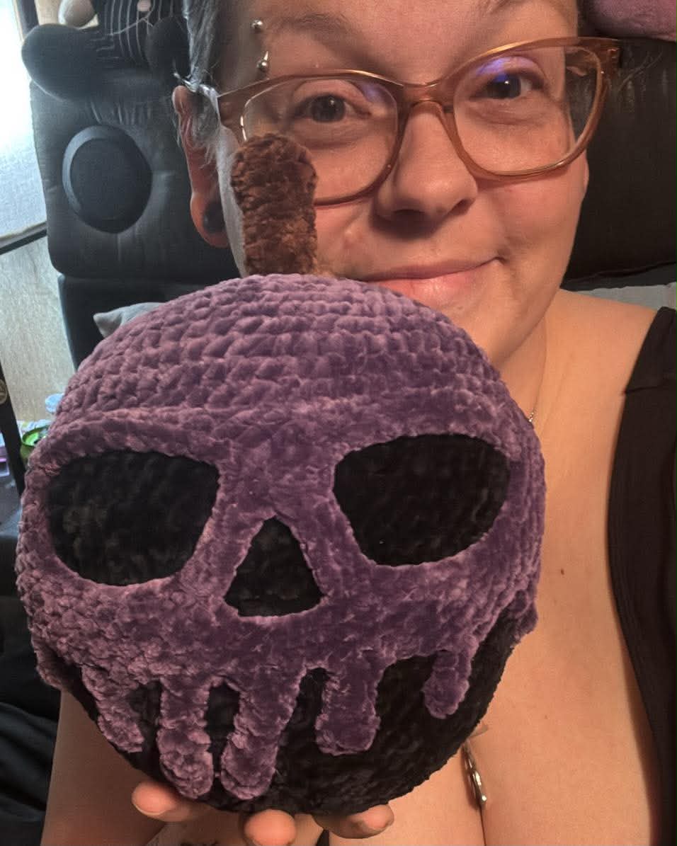 Poison Apple Familiar